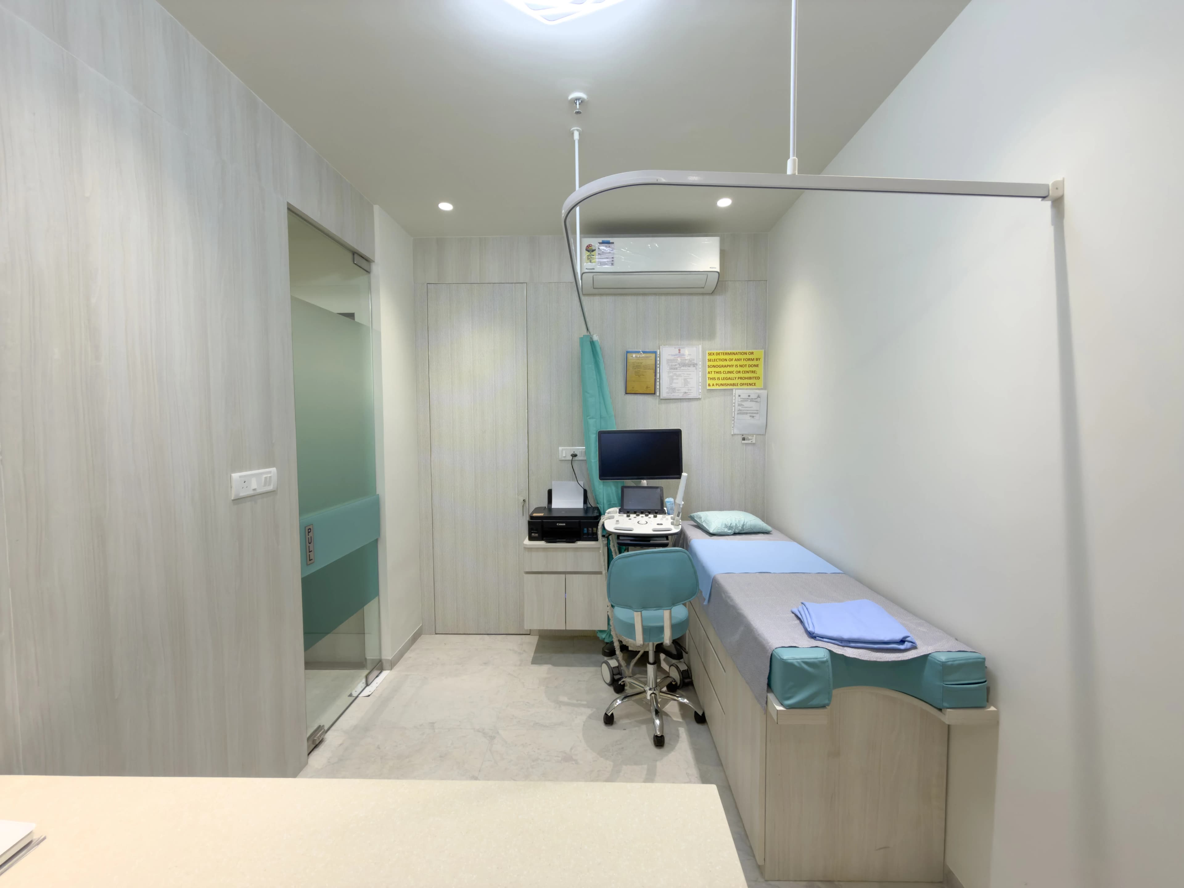Aayush Clinic Chembur Orthopedic and Gynecology Patient Review